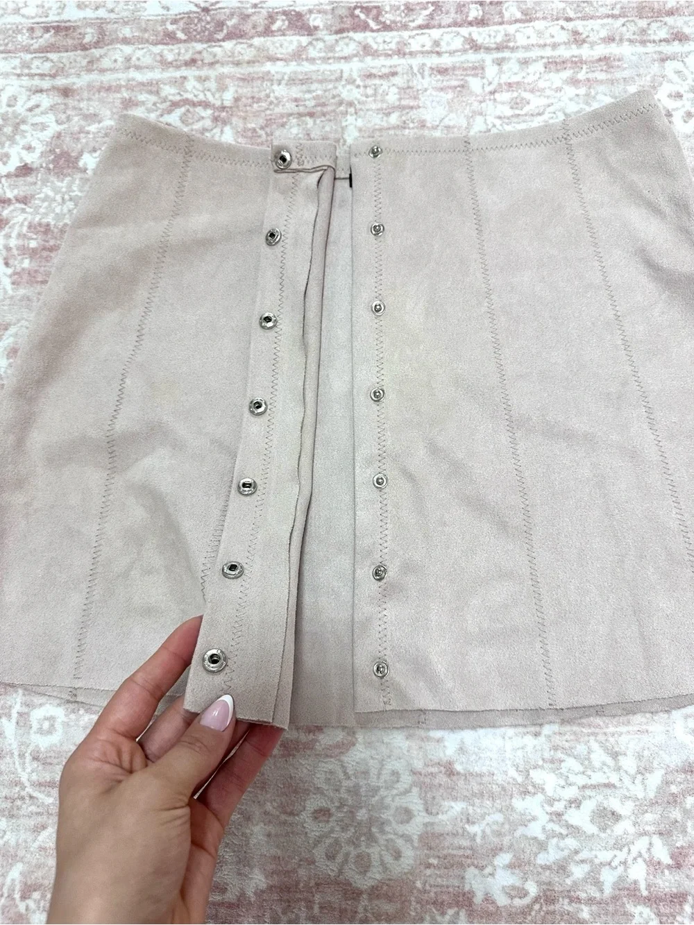 Blush 🪷 Suede Buttoned Mini Skirt - Picture 3 of 8